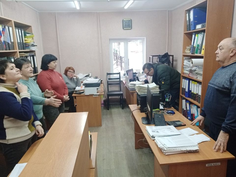Встреча с населением. 30 января депутат Енакиевского городского совета фракции Единая Россия Елена Лысенко провела встречу с жителями по адресу: г. Енакиево, пер Встреча с населением. 30 января депутат Енакиевского городского совета фракции Единая Россия Елена Лысенко провела встречу с жителями по адресу: г. Енакиево, пер