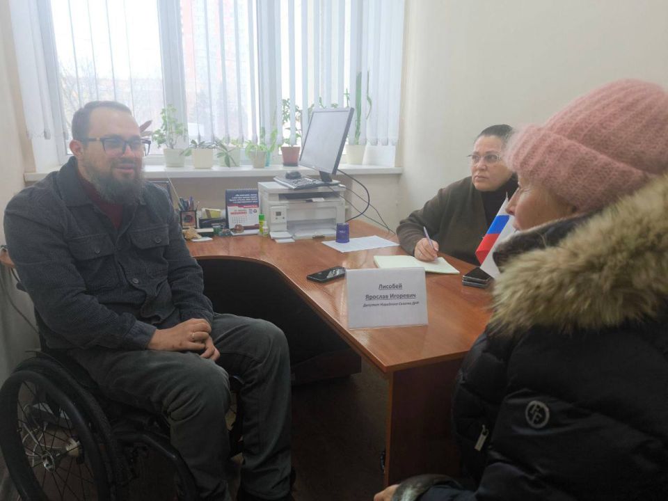 Сегодня провел прием граждан член Комитета Народного Совета по труду, занятости, социальной политике и делам ветеранов, депутат Народного Совета ДНР Ярослав Лисобей Сегодня провел прием граждан член Комитета Народного Совета по труду, занятости, социальной политике и делам ветеранов, депутат Народного Совета ДНР Ярослав Лисобей