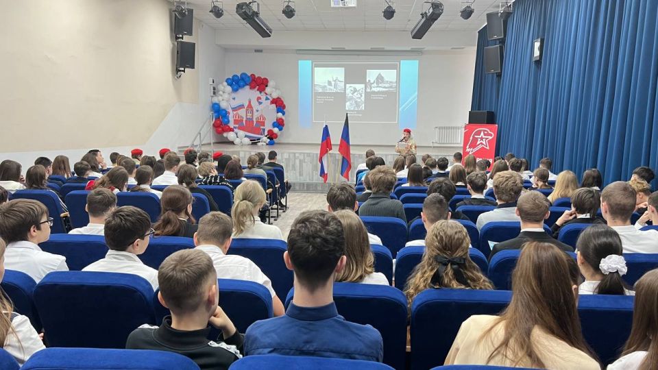 Школьникам Кировского рассказали о подвиге защитников Сталинграда Школьникам Кировского рассказали о подвиге защитников Сталинграда