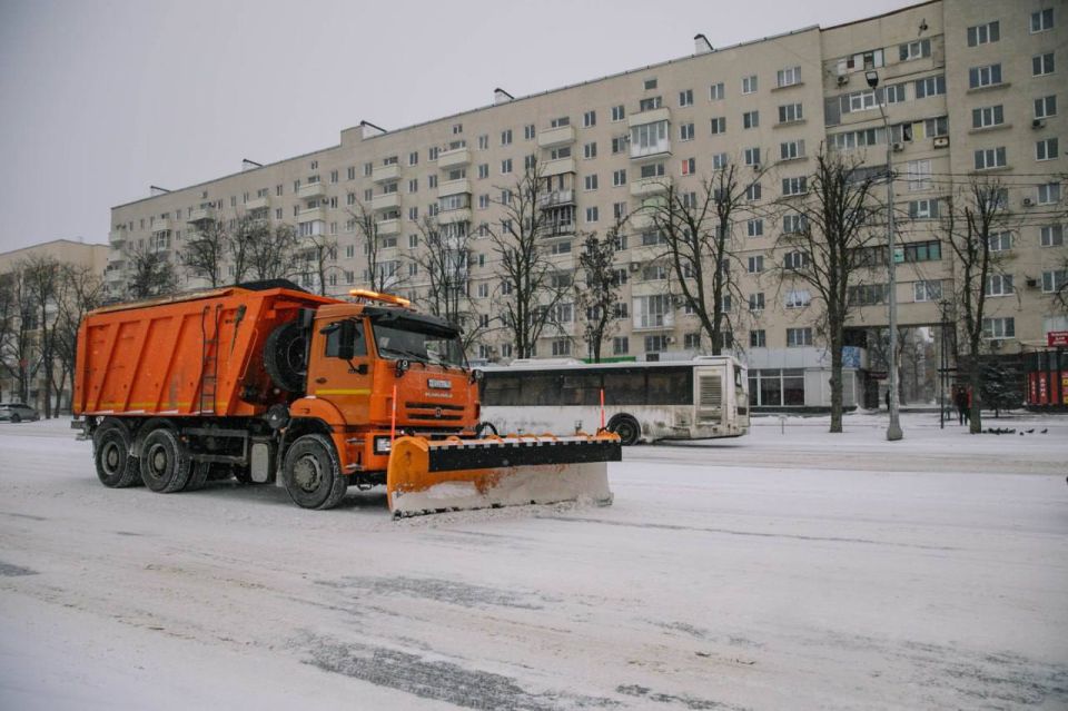 Новые морозы и снегопад привели к ухудшению ситуации на дорогах Мариуполя Новые морозы и снегопад привели к ухудшению ситуации на дорогах Мариуполя