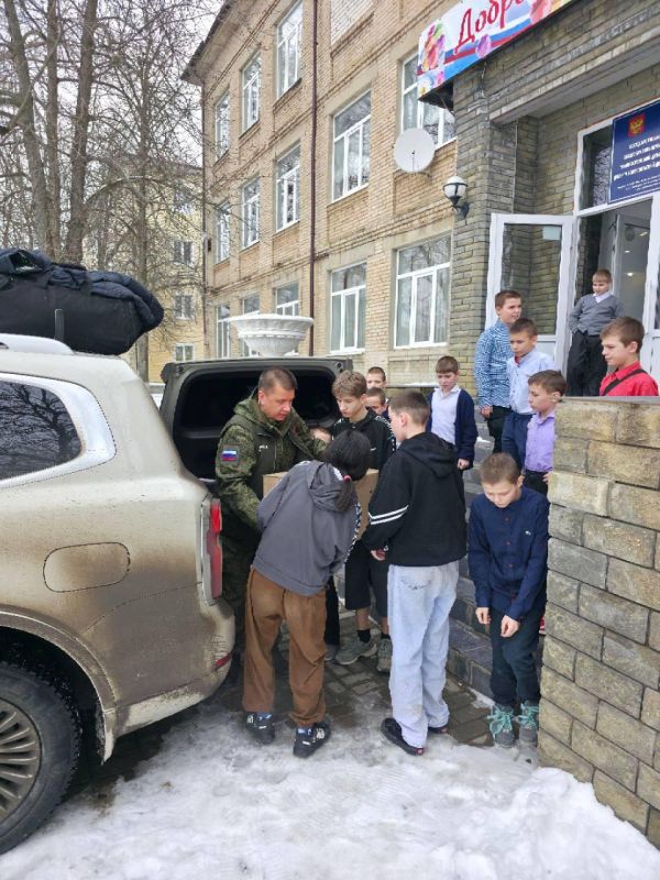 Игорь Лызов: Волжане доставили гуманитарный груз для детей Донбасса Игорь Лызов: Волжане доставили гуманитарный груз для детей Донбасса