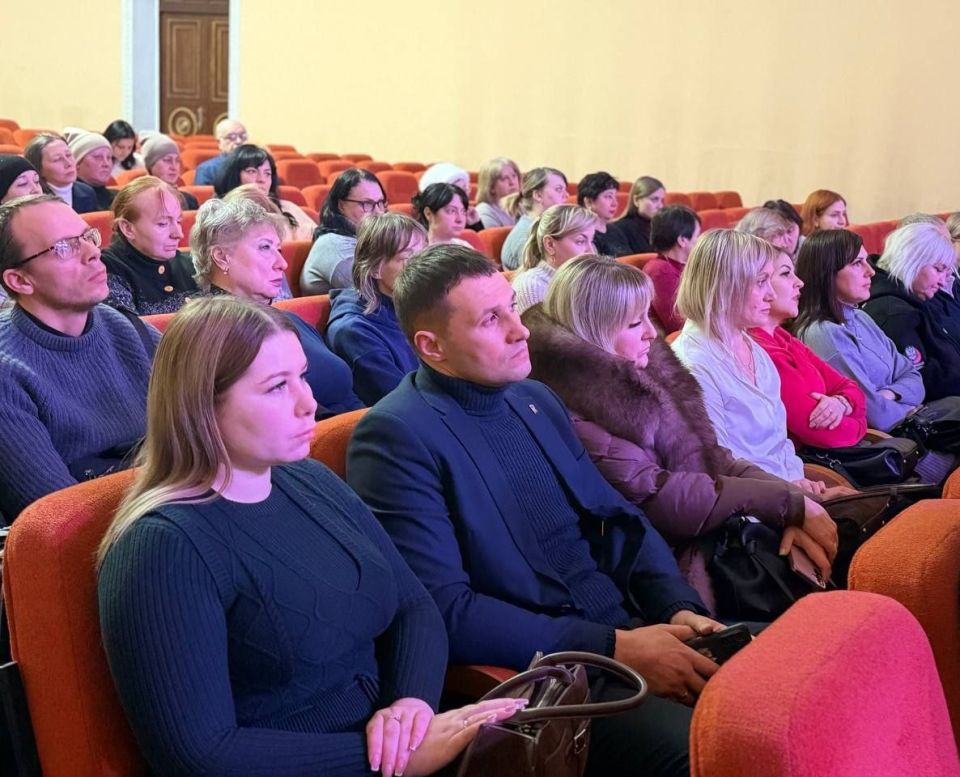Активистки партийного проекта «Женское движение Единой России» совместно с куратором проекта «Управдом» в Торезе Николаем Лобадюком и командой «Народного контроля» города Тореза организовали значимую встречу, объединившую на... Активистки партийного проекта «Женское движение Единой России» совместно с куратором проекта «Управдом» в Торезе Николаем Лобадюком и командой «Народного контроля» города Тореза организовали значимую встречу, объединившую на...