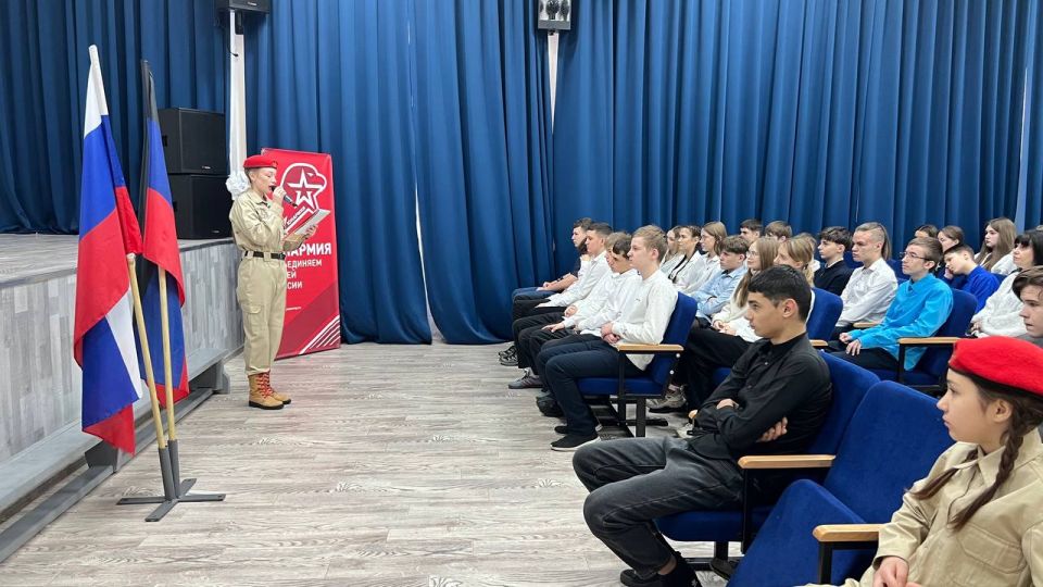 Школьникам Кировского рассказали о подвиге защитников Сталинграда Школьникам Кировского рассказали о подвиге защитников Сталинграда