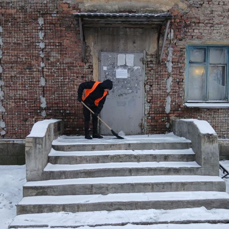 Иван Адамец: Специалисты Единого регионального фонда МКД в Куйбышевском районе ведут плановую расчистку дворов от снега Иван Адамец: Специалисты Единого регионального фонда МКД в Куйбышевском районе ведут плановую расчистку дворов от снега