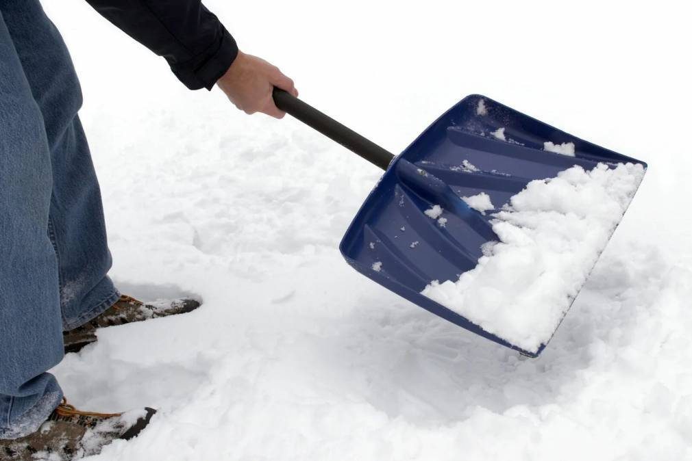 Содержите территорию в порядке: правила уборки снега и наледи