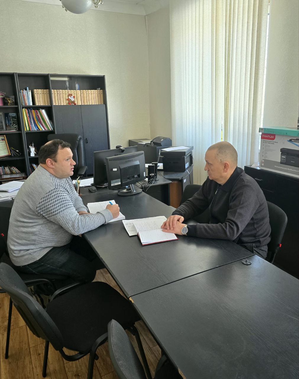 Дмитрий Огилец: Провел рабочую встречу с начальником отдела образования города Харцызска Осиповым Николаем Сергеевичем