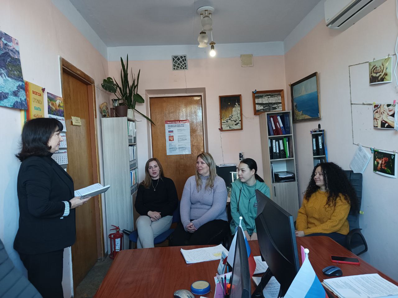 Управляющий делами Администрации Володарского муниципального округа Салько А. В. провела встречу с трудовым коллективом отдела опеки и попечительства Администрации Володарского муниципального округа