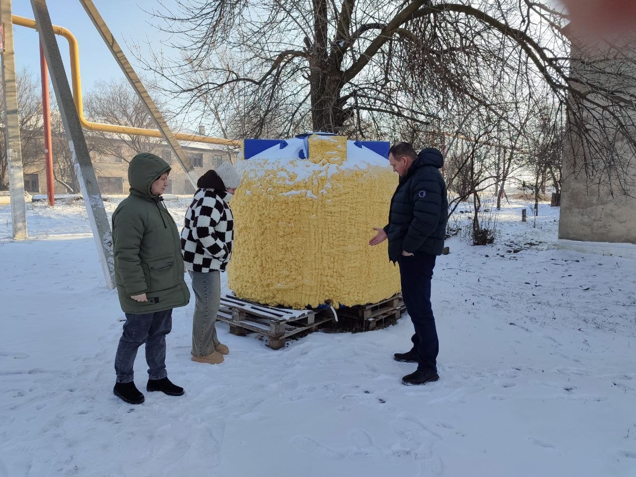Встречи с населением. 4 февраля депутат Енакиевского городского совета фракции Единая Россия Андрей Гнипа провел встречу с жителями по адресу: пгт