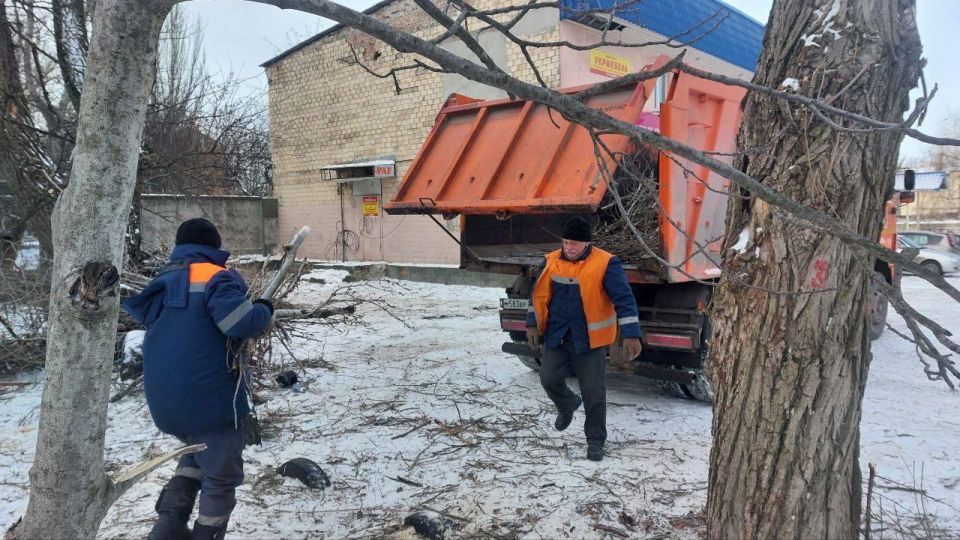 Техника Кузбасса продолжает помогать прифронтовой Горловке в зимний период Техника Кузбасса продолжает помогать прифронтовой Горловке в зимний период