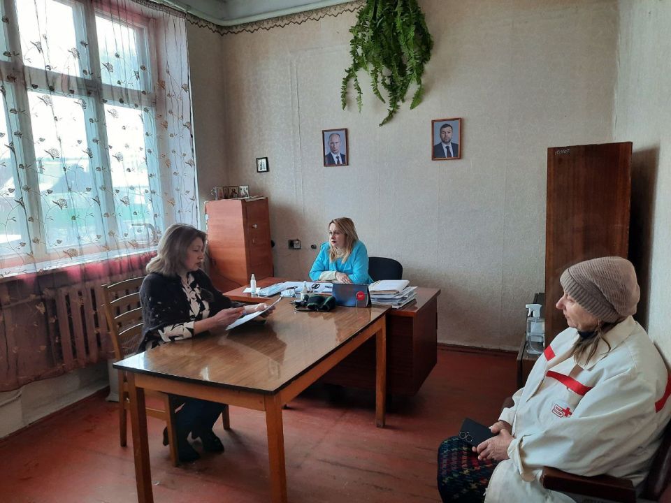 Начальник Новокатериновского территориального отдела Администрации Старобешевского муниципального округа Осипенко Светлана провела встречу с гражданами села Новокатериновка