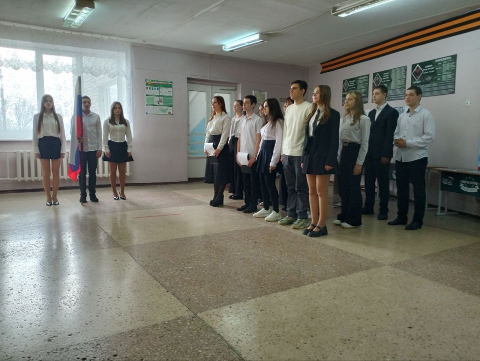 «Парта Героя». 6 февраля в донецкой школе № 30 установили Парту Героя в честь Всеволода Петровского – защитника Донецкой Народной Республики, героически погибшего 8 февраля 2015 г. Ежегодно в школе, в первых числах февраля... «Парта Героя». 6 февраля в донецкой школе № 30 установили Парту Героя в честь Всеволода Петровского – защитника Донецкой Народной Республики, героически погибшего 8 февраля 2015 г. Ежегодно в школе, в первых числах февраля...