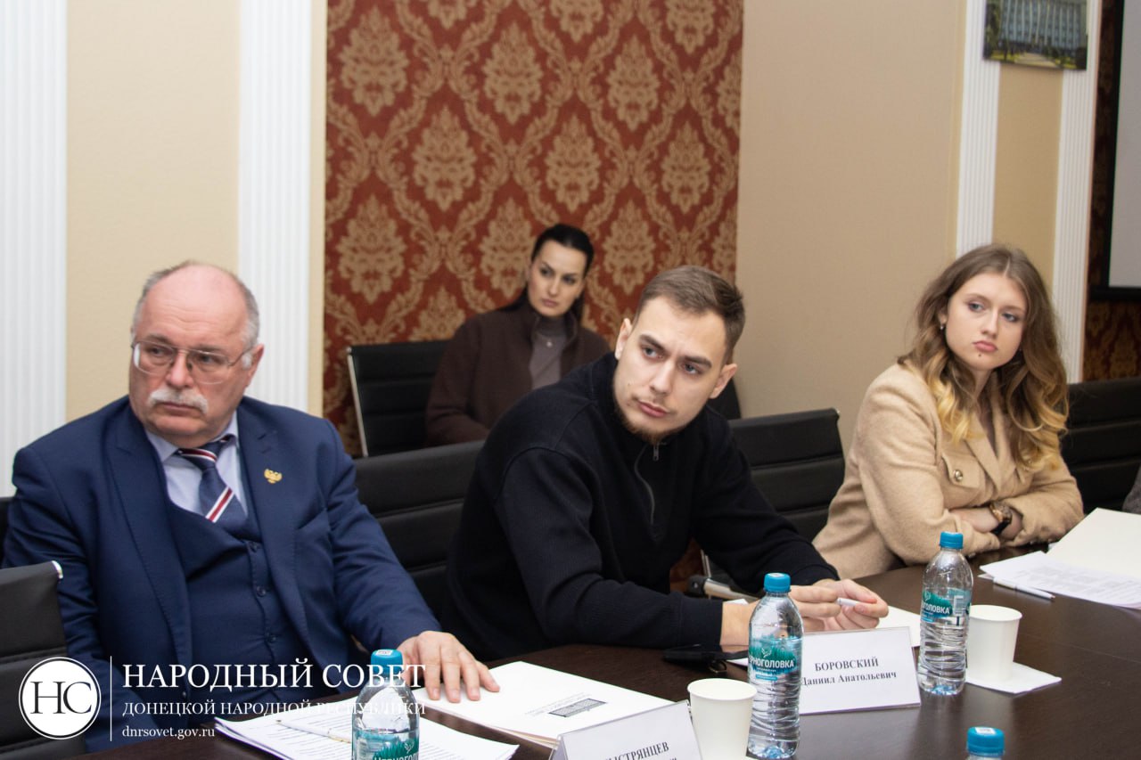 В Народном Совете состоялся «круглый стол» на тему поддержки нравственных ценностей молодежи В Народном Совете состоялся «круглый стол» на тему поддержки нравственных ценностей молодежи