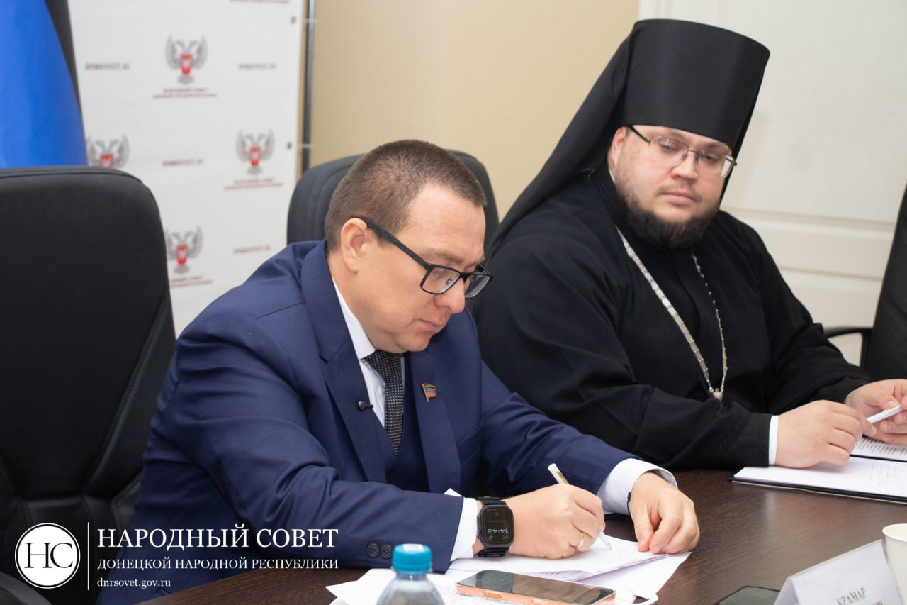 В Народном Совете состоялся «круглый стол» на тему поддержки нравственных ценностей молодежи