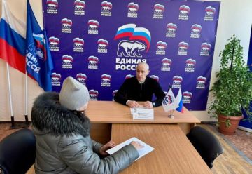 10 февраля 2026 года провел прием граждан по личным вопросам в общественной приемной Всероссийской политической партии «Единая Россия» в городе Дебальцево