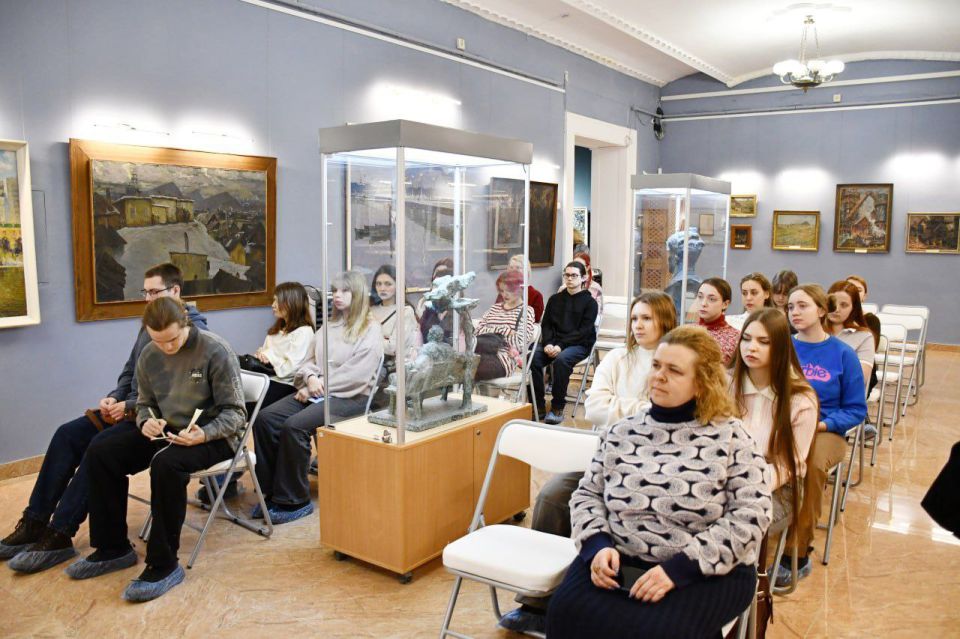 Встреча «Школа музейного мастерства» прошла для студентов в художественном музее Встреча «Школа музейного мастерства» прошла для студентов в художественном музее