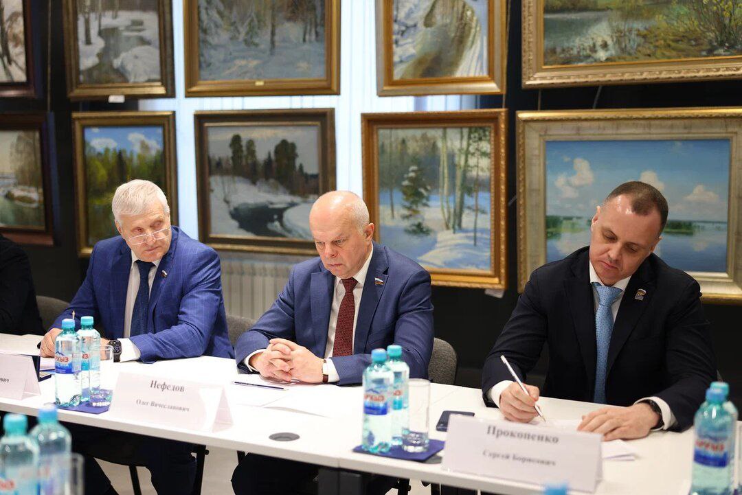 Первый заместитель Председателя Народного Совета ДНР Сергей Прокопенко в Луганске обсудил наработки по сохранению памяти защитников Отечества Первый заместитель Председателя Народного Совета ДНР Сергей Прокопенко в Луганске обсудил наработки по сохранению памяти защитников Отечества