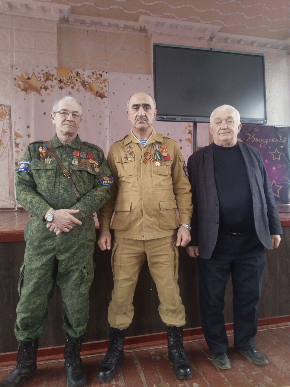 В канун Дня памяти о воинах- интернационалистах исполнявших воинский долг за пределами Отечества, участники боевых действий Гурдаев Абдулла Рамазанович и Григораш Сергей Викторович встретились с учениками ГБОУ "Школа #10... В канун Дня памяти о воинах- интернационалистах исполнявших воинский долг за пределами Отечества, участники боевых действий Гурдаев Абдулла Рамазанович и Григораш Сергей Викторович встретились с учениками ГБОУ "Школа #10...