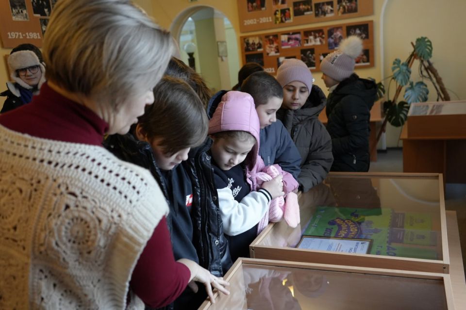 Театр как пространство диалога: школьники Макеевки обсудили смыслы спектакля «У ковчега в восемь» в Донецком молодежном театре Театр как пространство диалога: школьники Макеевки обсудили смыслы спектакля «У ковчега в восемь» в Донецком молодежном театре