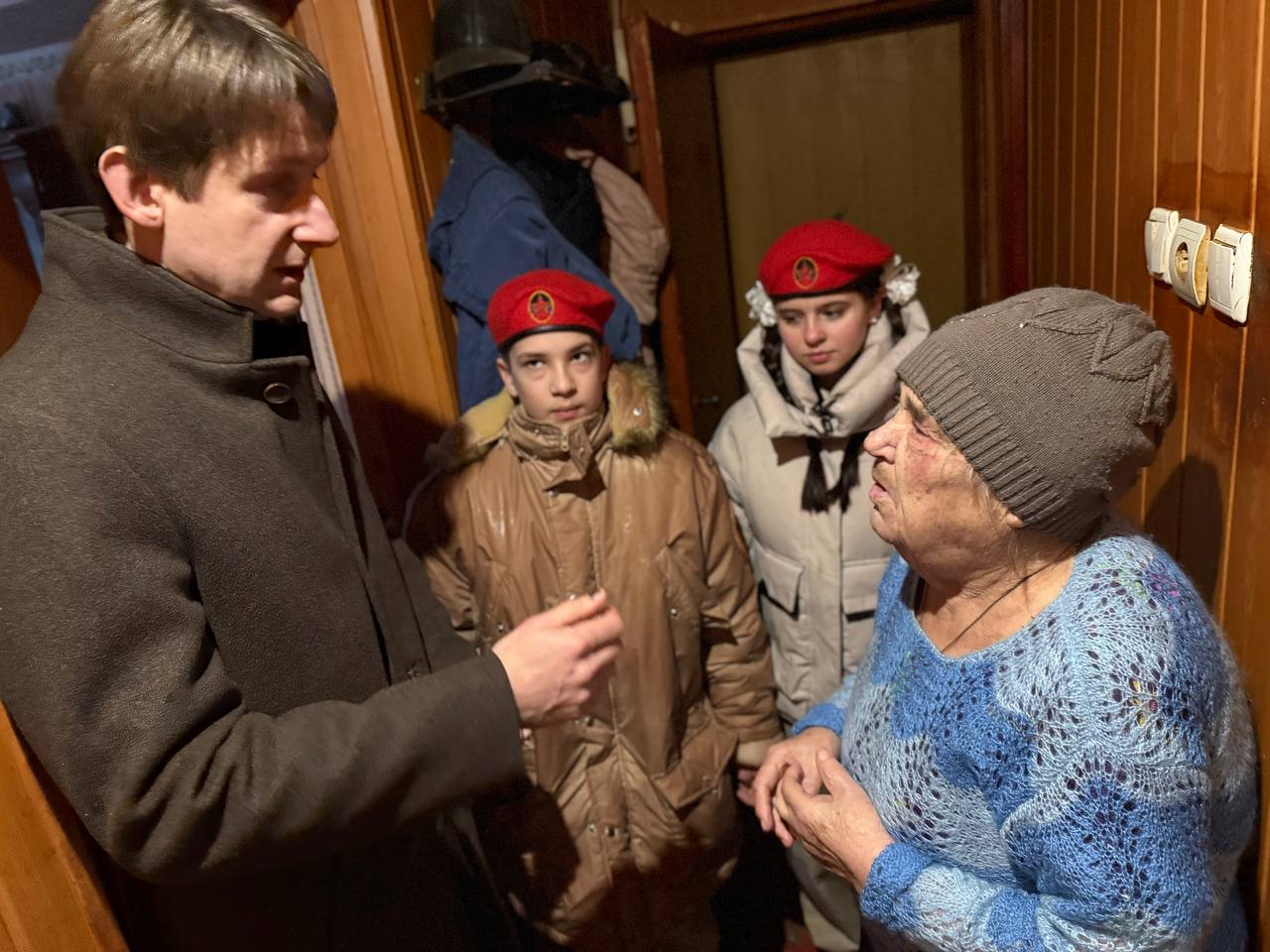 Сегодня, 13 февраля, в канун 37-й годовщины со дня вывода советских войск из Республики Афганистан, руководитель Управы Центрально-Городского внутригородского района Алексей Еськов и представители Юнармии посетили матерей... Сегодня, 13 февраля, в канун 37-й годовщины со дня вывода советских войск из Республики Афганистан, руководитель Управы Центрально-Городского внутригородского района Алексей Еськов и представители Юнармии посетили матерей...