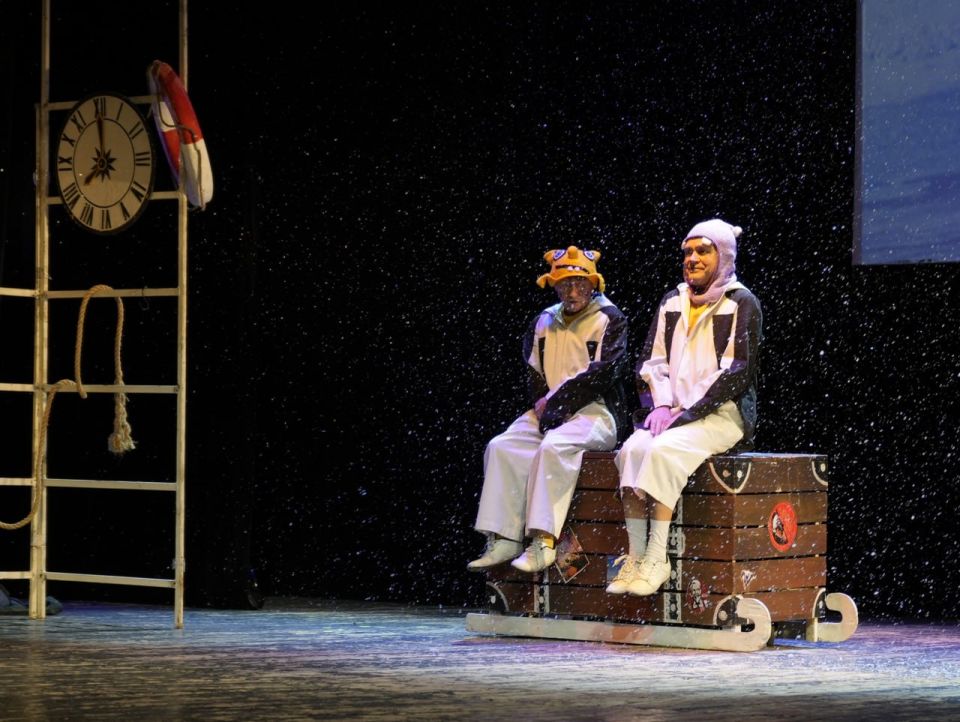 Театр как пространство диалога: школьники Макеевки обсудили смыслы спектакля «У ковчега в восемь» в Донецком молодежном театре Театр как пространство диалога: школьники Макеевки обсудили смыслы спектакля «У ковчега в восемь» в Донецком молодежном театре