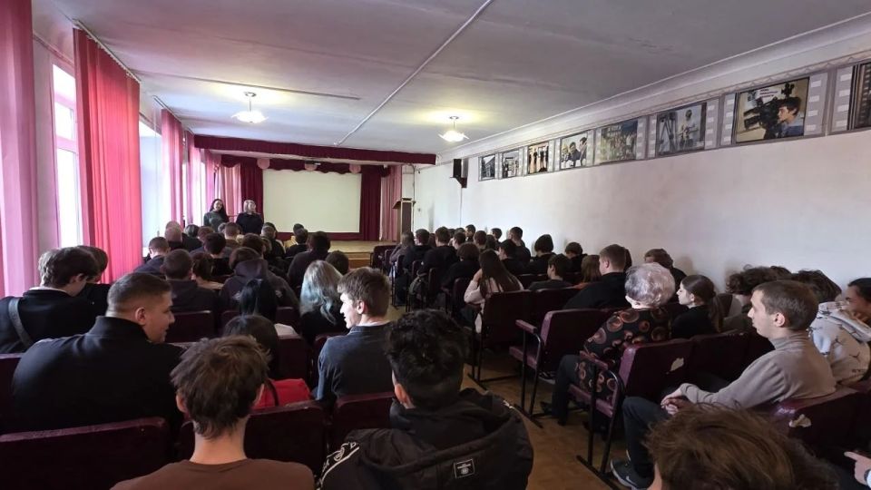 В Шахтёрском колледже кино и телевидения прошла встреча по правовой грамотности В Шахтёрском колледже кино и телевидения прошла встреча по правовой грамотности