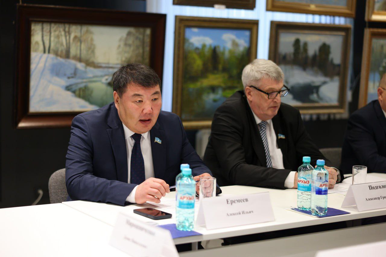 Первый заместитель Председателя Народного Совета ДНР Сергей Прокопенко в Луганске обсудил наработки по сохранению памяти защитников Отечества Первый заместитель Председателя Народного Совета ДНР Сергей Прокопенко в Луганске обсудил наработки по сохранению памяти защитников Отечества