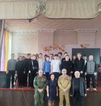 В канун Дня памяти о воинах- интернационалистах исполнявших воинский долг за пределами Отечества, участники боевых действий Гурдаев Абдулла Рамазанович и Григораш Сергей Викторович встретились с учениками ГБОУ "Школа #10...