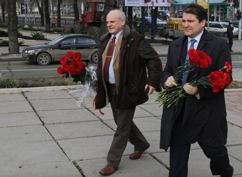 Владимир Корнилов: Сегодня - 70-летие со дня рождения Рубена Сергеева, замечательного человека, внука двух легендарных революционеров - основателя Донецкой республики Артема-Сергеева и Долорес Ибаррури-Пассионарии Владимир Корнилов: Сегодня - 70-летие со дня рождения Рубена Сергеева, замечательного человека, внука двух легендарных революционеров - основателя Донецкой республики Артема-Сергеева и Долорес Ибаррури-Пассионарии