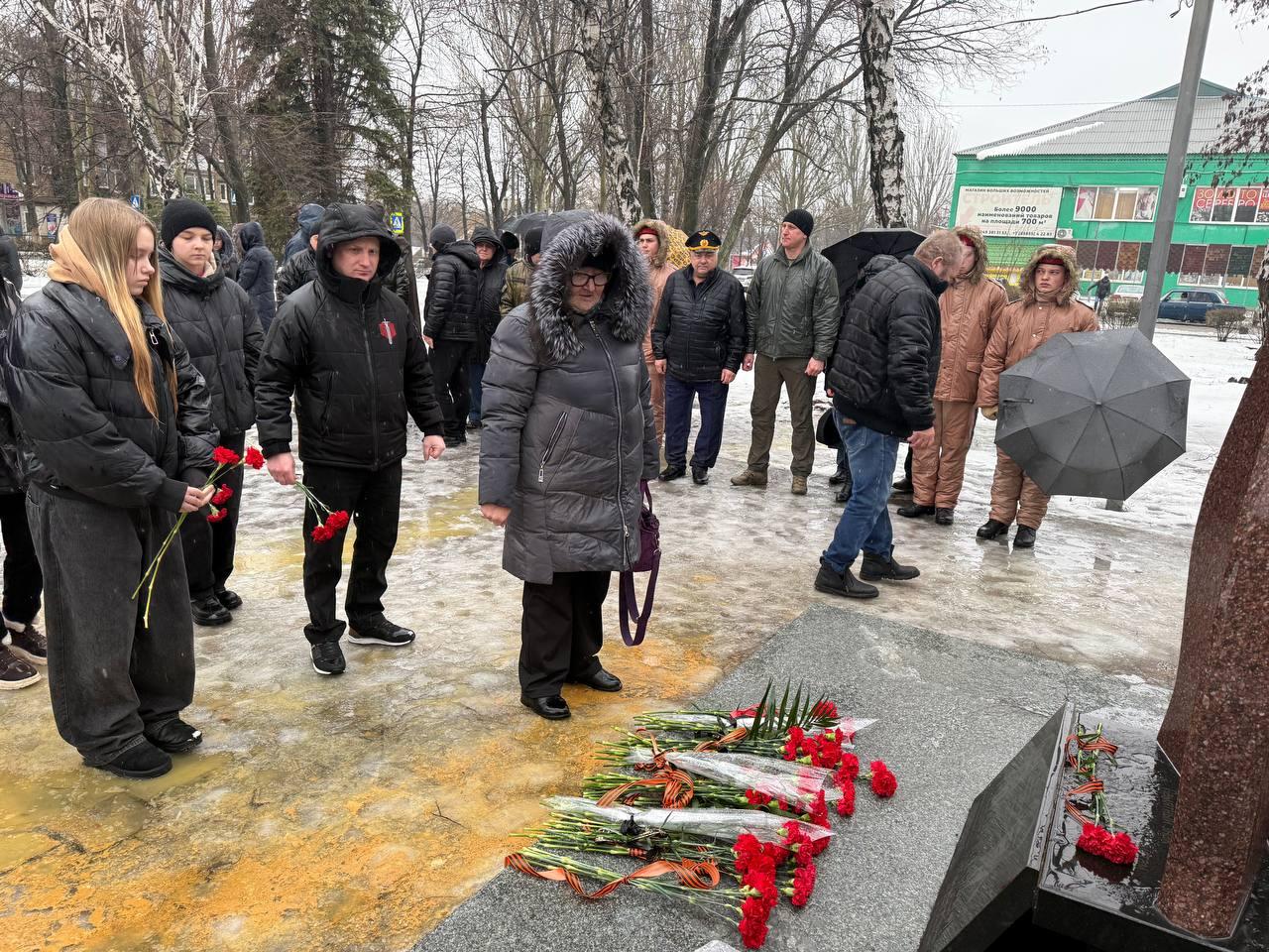В Шахтерске провели митинг ко Дню памяти о россиянах, исполняющих служебный долг за пределами Отечества В Шахтерске провели митинг ко Дню памяти о россиянах, исполняющих служебный долг за пределами Отечества