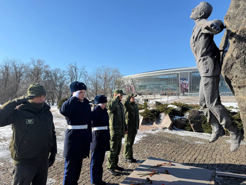 Сотрудники регионального следственного управления почтили память воинов-интернационалистов Сотрудники регионального следственного управления почтили память воинов-интернационалистов