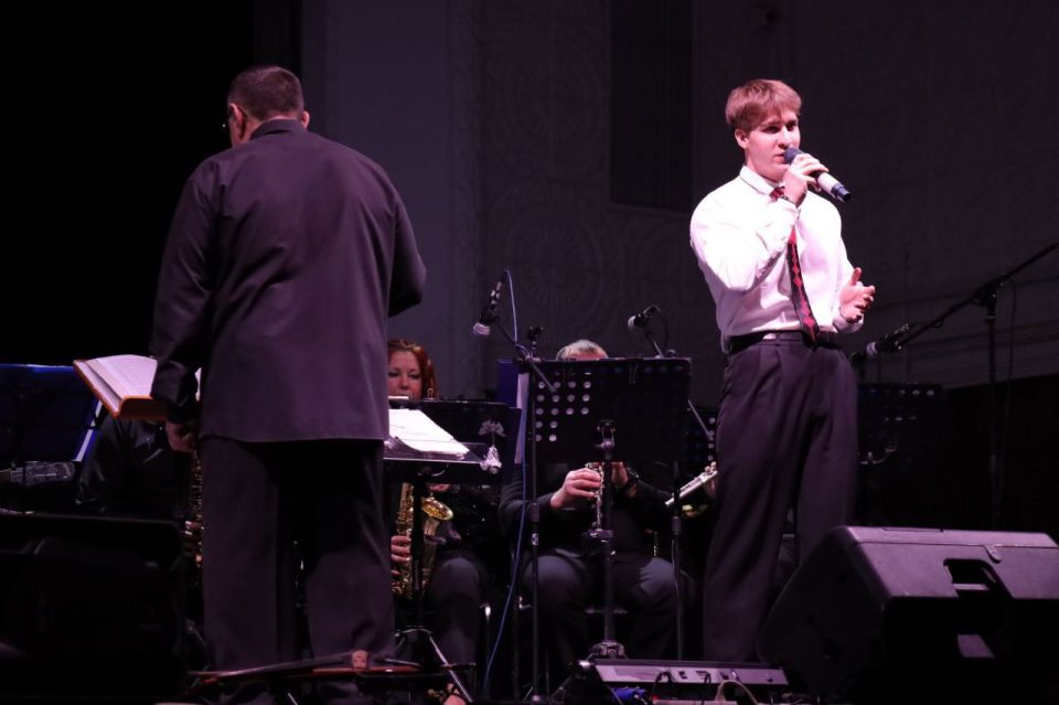 Батл солистов. 12 февраля Мариупольский русский драматический театр стал площадкой для незабываемого музыкального события – концерта «Батл солистов» Батл солистов. 12 февраля Мариупольский русский драматический театр стал площадкой для незабываемого музыкального события – концерта «Батл солистов»