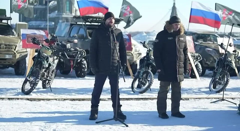 Александр Волошин: Наши добрые друзья из Благотворителельного фонда «Первоверховных апостолов Петра и Павла» поделились трогательным видеороликом о том, как прошло вручение техники бойцам СВО