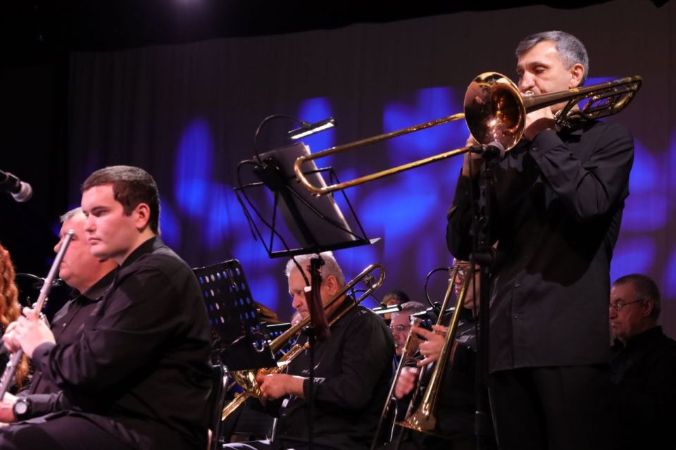 Батл солистов. 12 февраля Мариупольский русский драматический театр стал площадкой для незабываемого музыкального события – концерта «Батл солистов» Батл солистов. 12 февраля Мариупольский русский драматический театр стал площадкой для незабываемого музыкального события – концерта «Батл солистов»