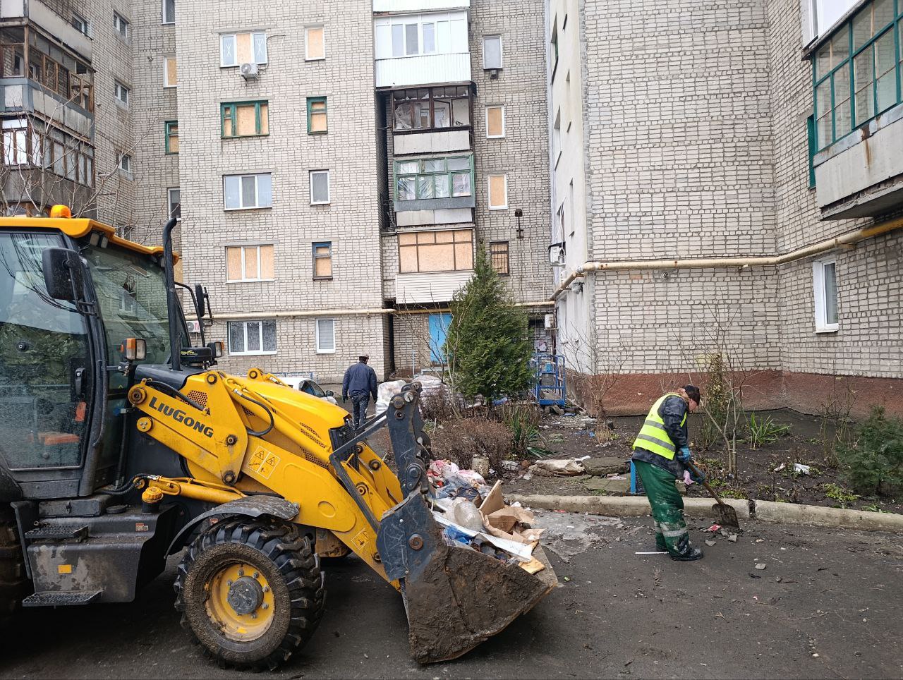 Александр Пеняев: Порядок во дворах:. Один из вопросов на повестке дня — наведение чистоты на придомовых территориях Александр Пеняев: Порядок во дворах:. Один из вопросов на повестке дня — наведение чистоты на придомовых территориях