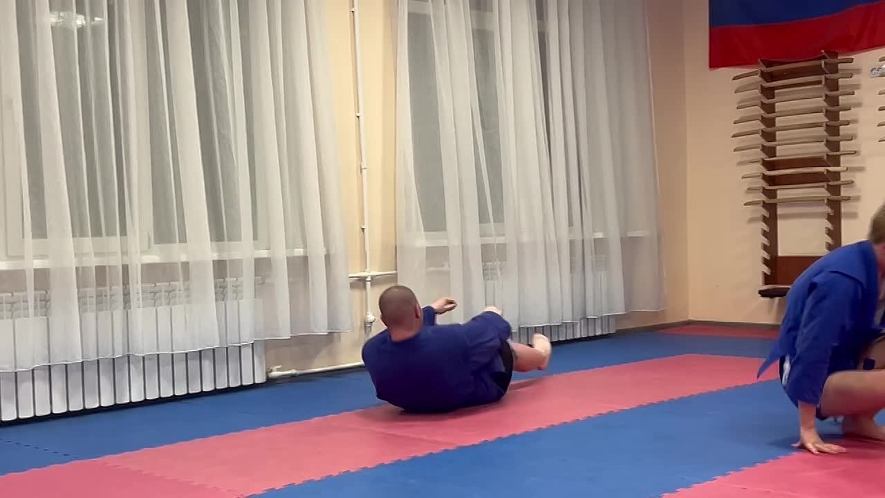 Сегодня в МБУ ДО «Центр детского и юношеского творчества г. Дебальцево» состоялся мастер-класс по самбо