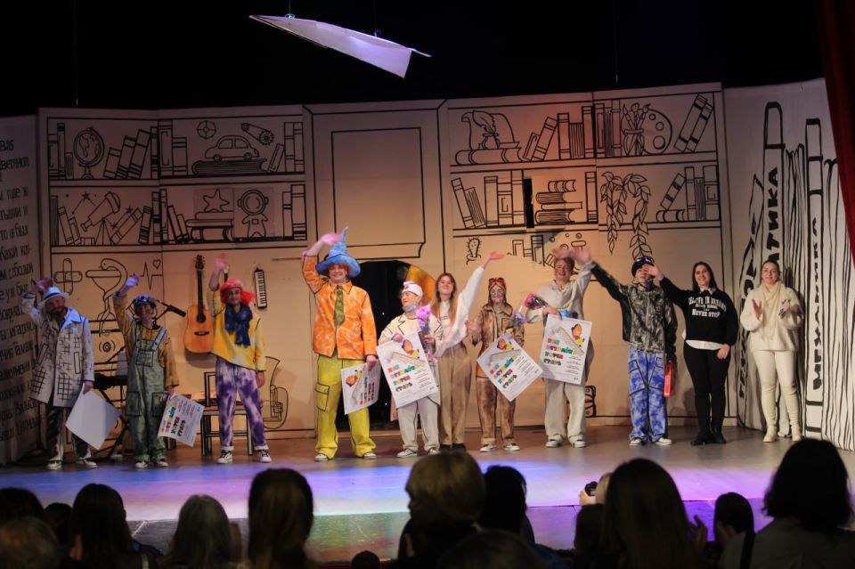 Премьера спектакля «Как Незнайка хотел стать…» по мотивам произведения Н. Носова в Донецком молодежном театре Премьера спектакля «Как Незнайка хотел стать…» по мотивам произведения Н. Носова в Донецком молодежном театре