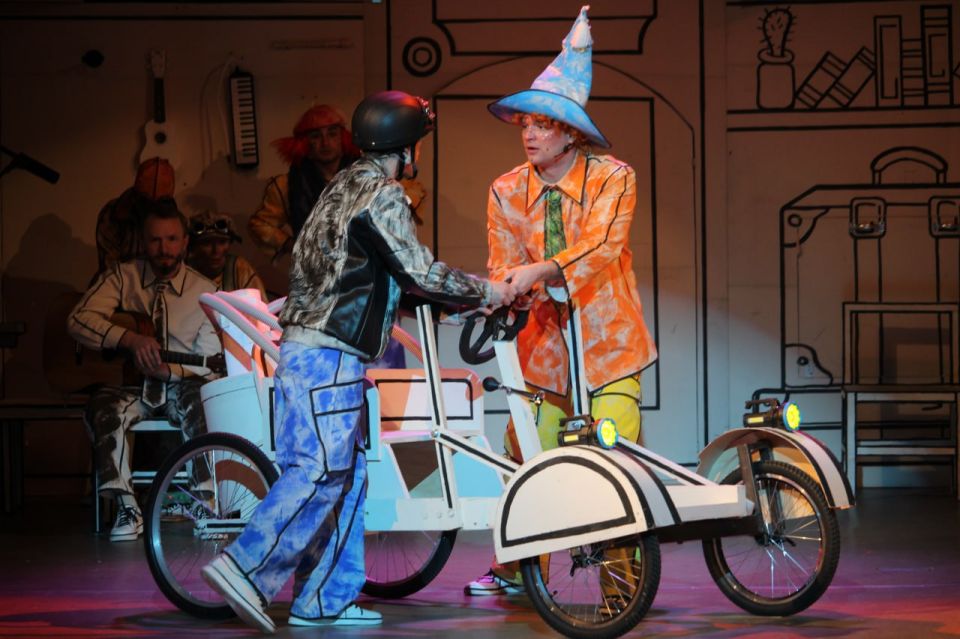 Премьера спектакля «Как Незнайка хотел стать…» по мотивам произведения Н. Носова в Донецком молодежном театре Премьера спектакля «Как Незнайка хотел стать…» по мотивам произведения Н. Носова в Донецком молодежном театре