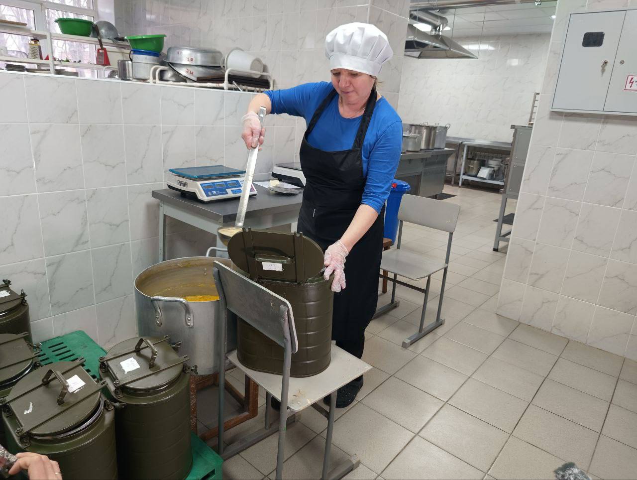 Комбинат детского питания обеспечивает обедами 55 школ и 14 детсадов в Макеевке Комбинат детского питания обеспечивает обедами 55 школ и 14 детсадов в Макеевке