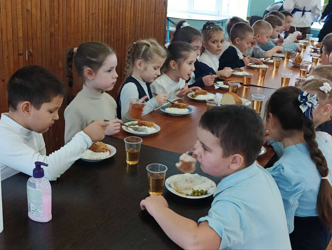 Комбинат детского питания обеспечивает обедами 55 школ и 14 детсадов в Макеевке