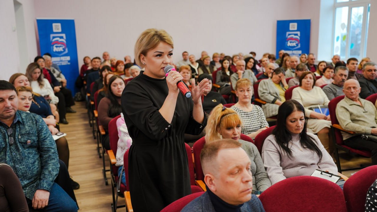 Сергей Ярош принял участие в форуме «Возрождаем Донбасс вместе с Единой Россией», который состоялся в Докучаевске Сергей Ярош принял участие в форуме «Возрождаем Донбасс вместе с Единой Россией», который состоялся в Докучаевске