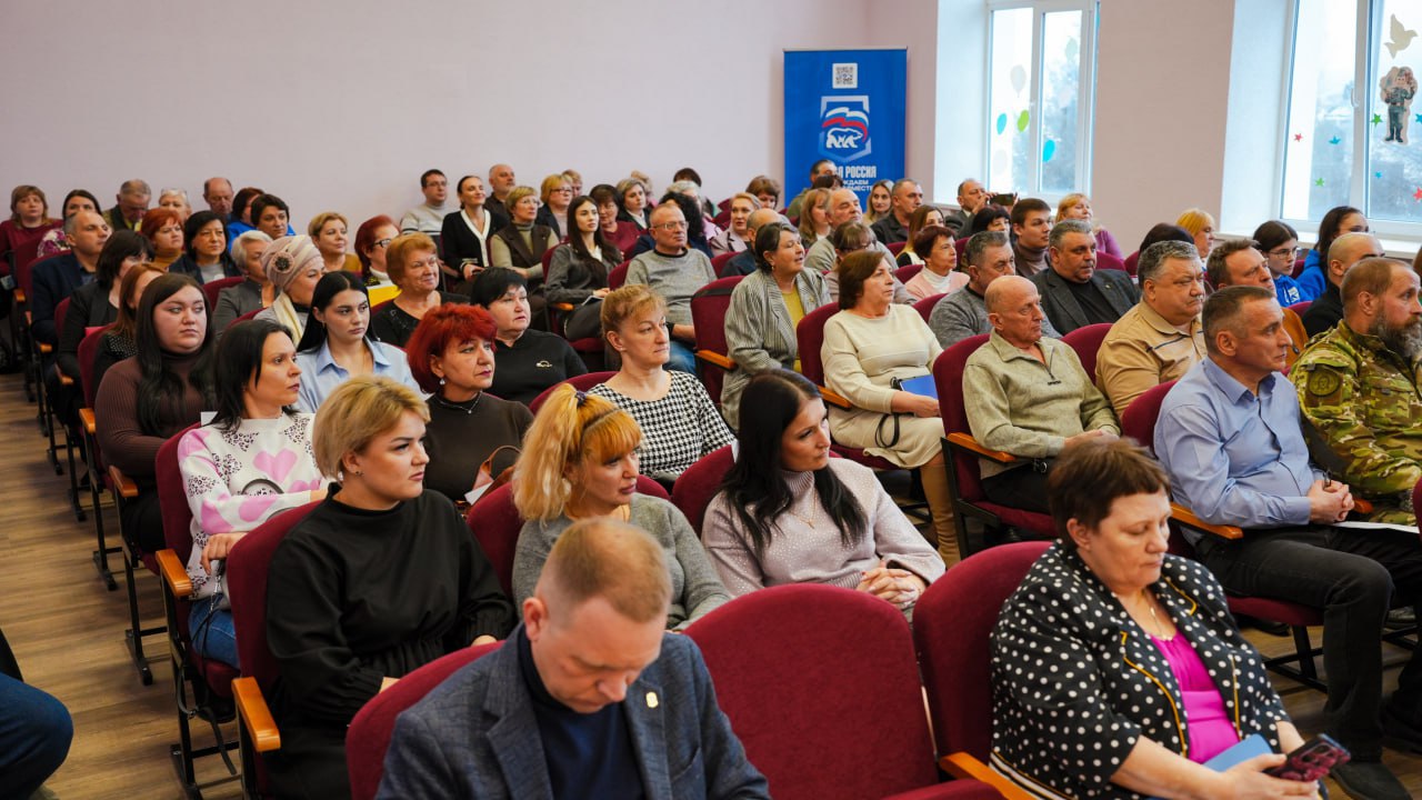 Сергей Ярош принял участие в форуме «Возрождаем Донбасс вместе с Единой Россией», который состоялся в Докучаевске Сергей Ярош принял участие в форуме «Возрождаем Донбасс вместе с Единой Россией», который состоялся в Докучаевске