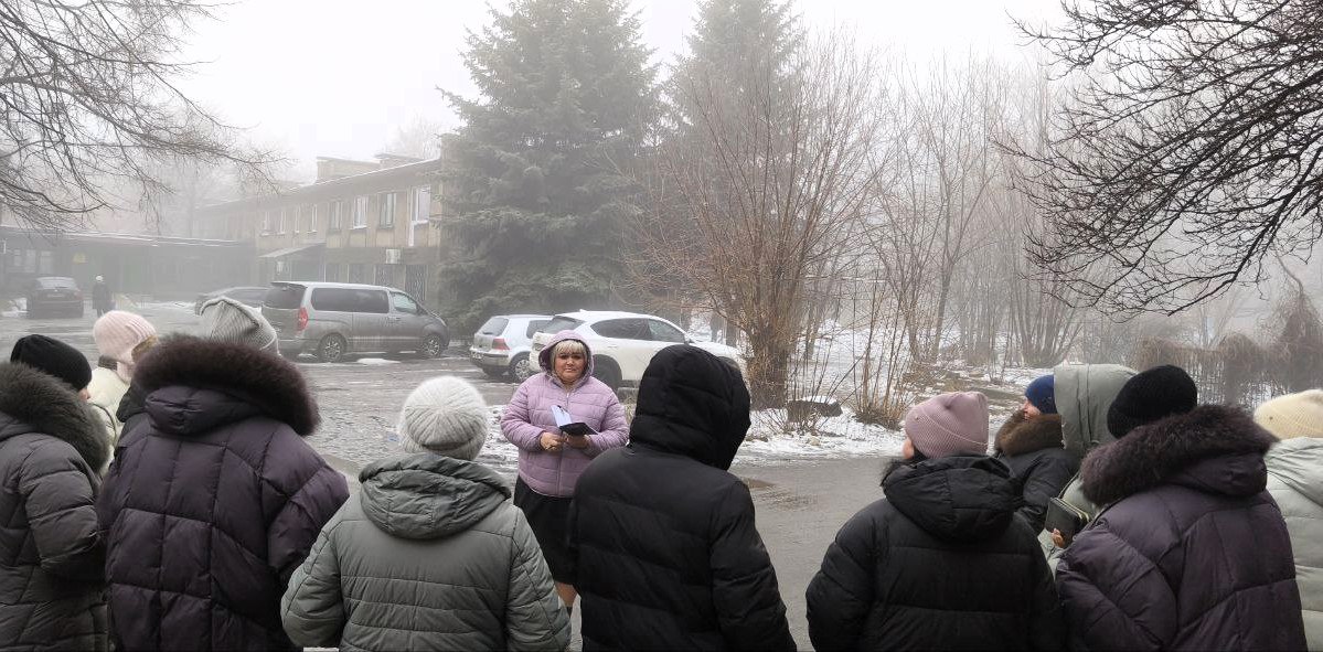19 февраля депутат Макеевского городского совета Оксана Бевцык провела встречу с жителями 2 микрорайона возле дома 4 19 февраля депутат Макеевского городского совета Оксана Бевцык провела встречу с жителями 2 микрорайона возле дома 4