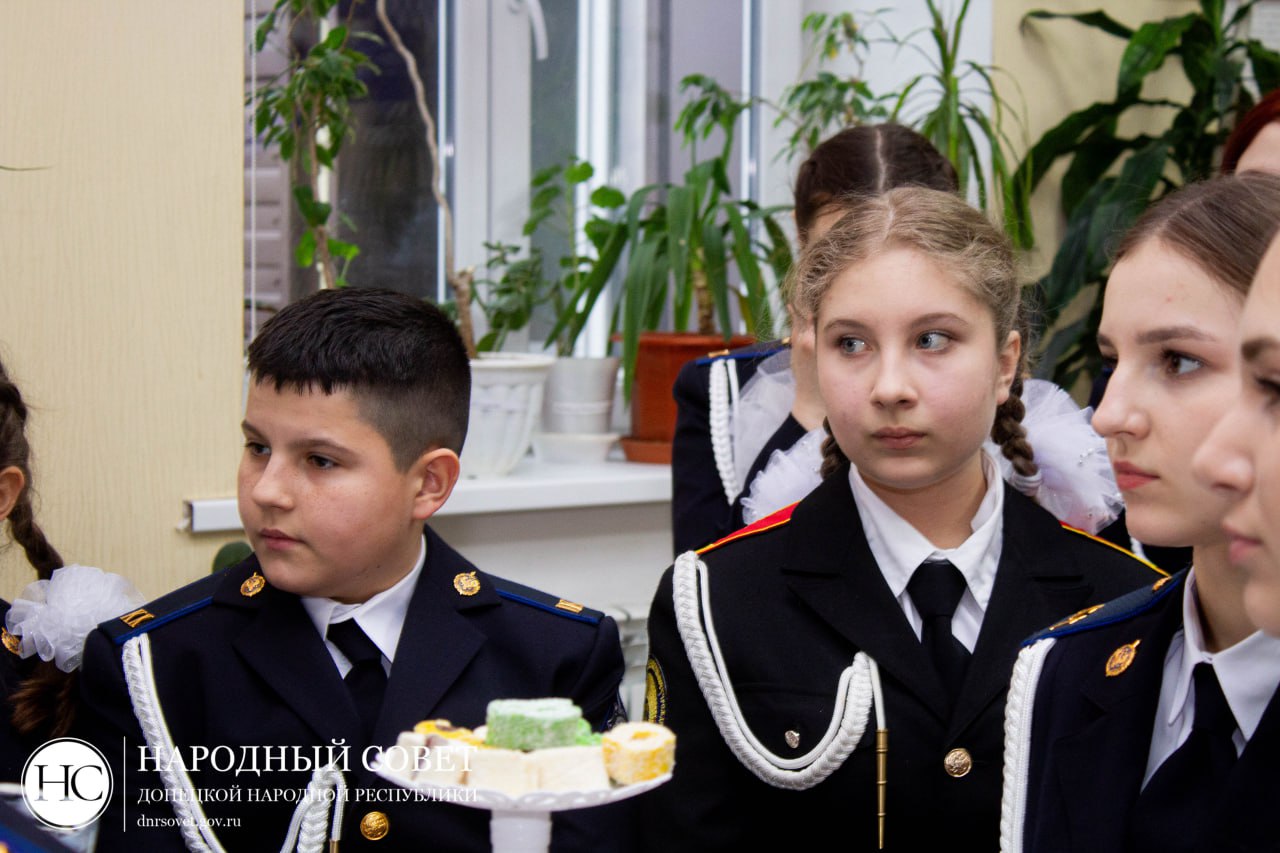 Константин Кузьмин: Накануне Дня защитника Отечества встретился с учащимися донецкой школы №4 - Кадетского корпуса имени Александра Владимировича Захарченко Константин Кузьмин: Накануне Дня защитника Отечества встретился с учащимися донецкой школы №4 - Кадетского корпуса имени Александра Владимировича Захарченко