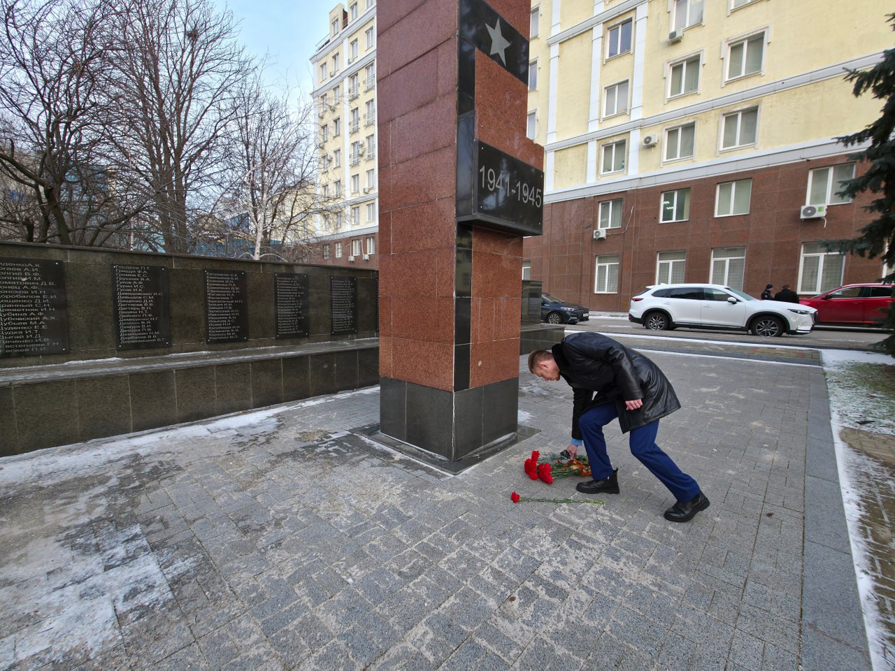 Иван Адамец: В Куйбышевском районе возложили цветы у Братской могилы советских воинов ко Дню защитника Отечества Иван Адамец: В Куйбышевском районе возложили цветы у Братской могилы советских воинов ко Дню защитника Отечества