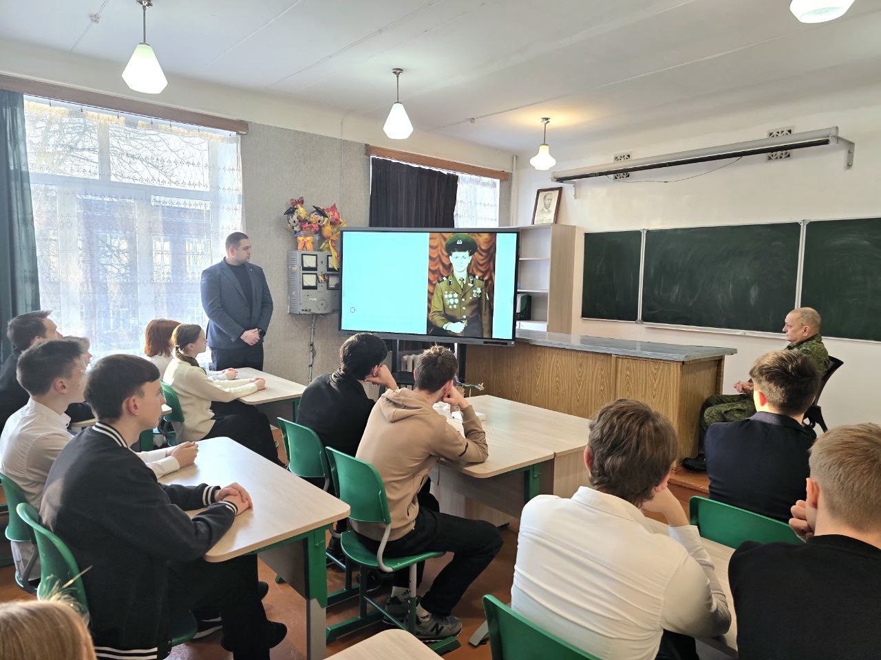 Дмитрий Огилец: Сегодня на своём округе г.о.Харцызск принял участие в проведении единого урока "Воинской доблести" для старшеклассников в ГБОУ "СШ №7 г.о. Харцызск" Дмитрий Огилец: Сегодня на своём округе г.о.Харцызск принял участие в проведении единого урока "Воинской доблести" для старшеклассников в ГБОУ "СШ №7 г.о. Харцызск"