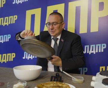 Андрей Крамар: За окном фонари силятся разогнать темноту, а мы с командой только подъезжаем обратно к Донецку