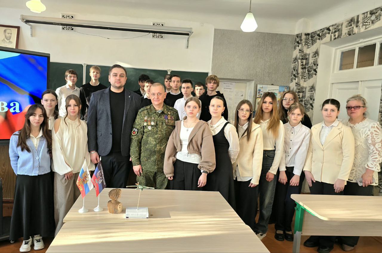 Дмитрий Огилец: Сегодня на своём округе г.о.Харцызск принял участие в проведении единого урока "Воинской доблести" для старшеклассников в ГБОУ "СШ №7 г.о. Харцызск" Дмитрий Огилец: Сегодня на своём округе г.о.Харцызск принял участие в проведении единого урока "Воинской доблести" для старшеклассников в ГБОУ "СШ №7 г.о. Харцызск"