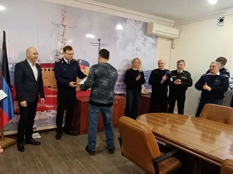 В преддверии Дня защитника Отечества отметили тех, кто работает и служит во имя своей Родины, обеспечивая стабильную работу морской гавани Республики В преддверии Дня защитника Отечества отметили тех, кто работает и служит во имя своей Родины, обеспечивая стабильную работу морской гавани Республики