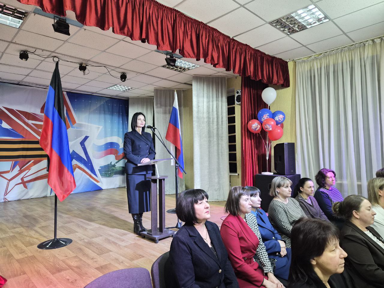 «Едины духом, едины силой»: телемост для учащихся Ленобласти и Енакиево «Едины духом, едины силой»: телемост для учащихся Ленобласти и Енакиево