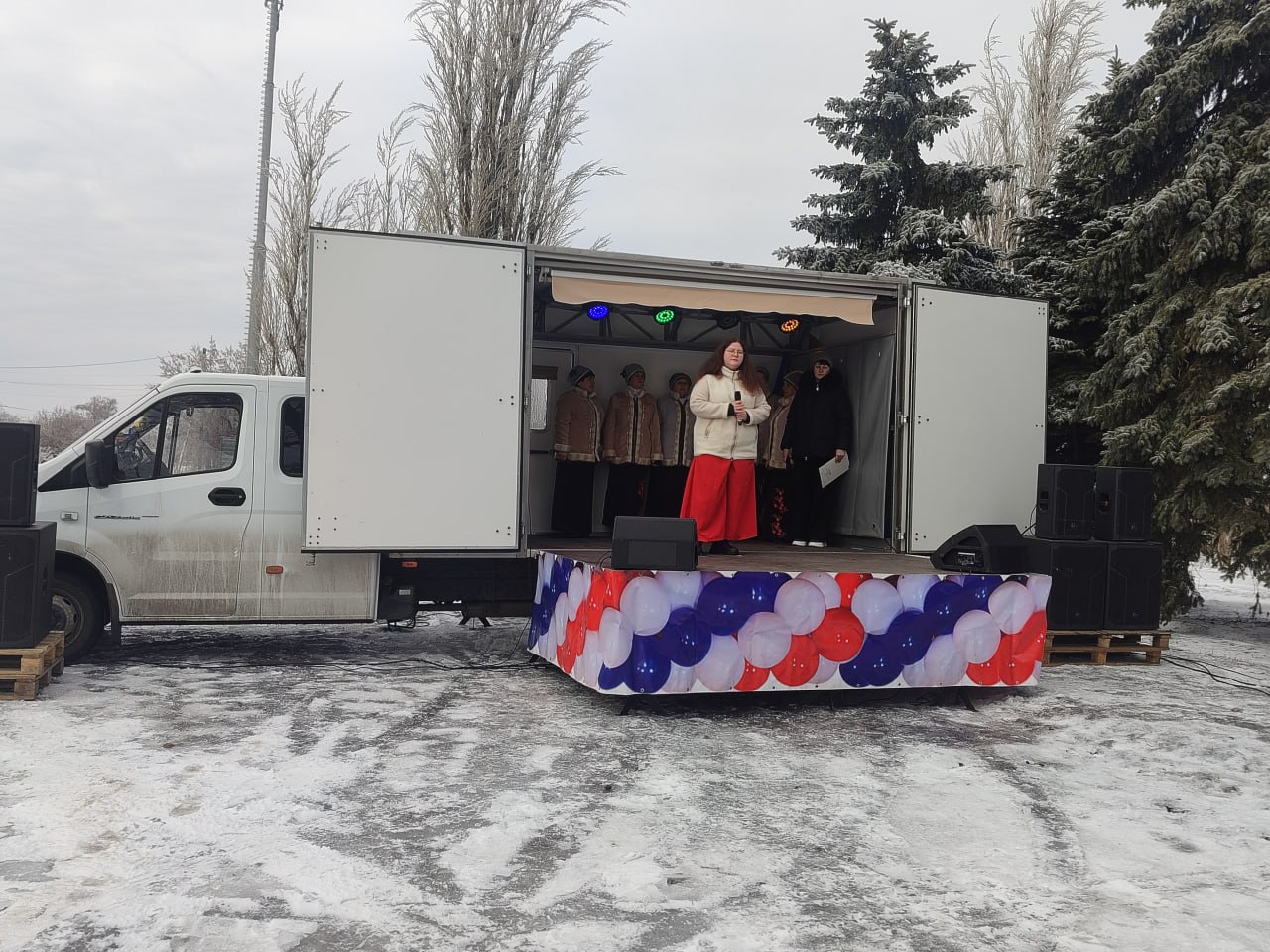 В Никишино состоялся праздничный концерт на базе Автоклуба В Никишино состоялся праздничный концерт на базе Автоклуба